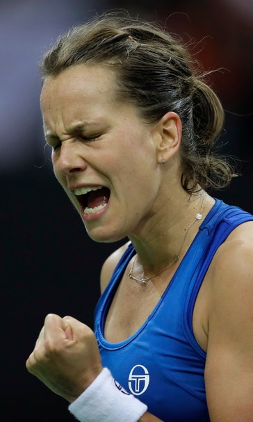 Czechs lead defending champion US in Fed Cup final